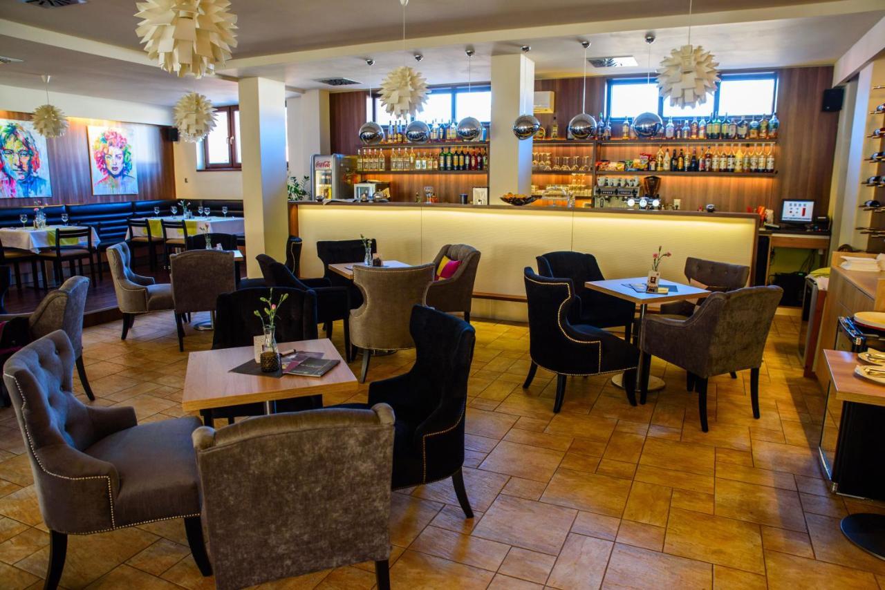 Hotel Rezident Turčianske Teplice Εξωτερικό φωτογραφία