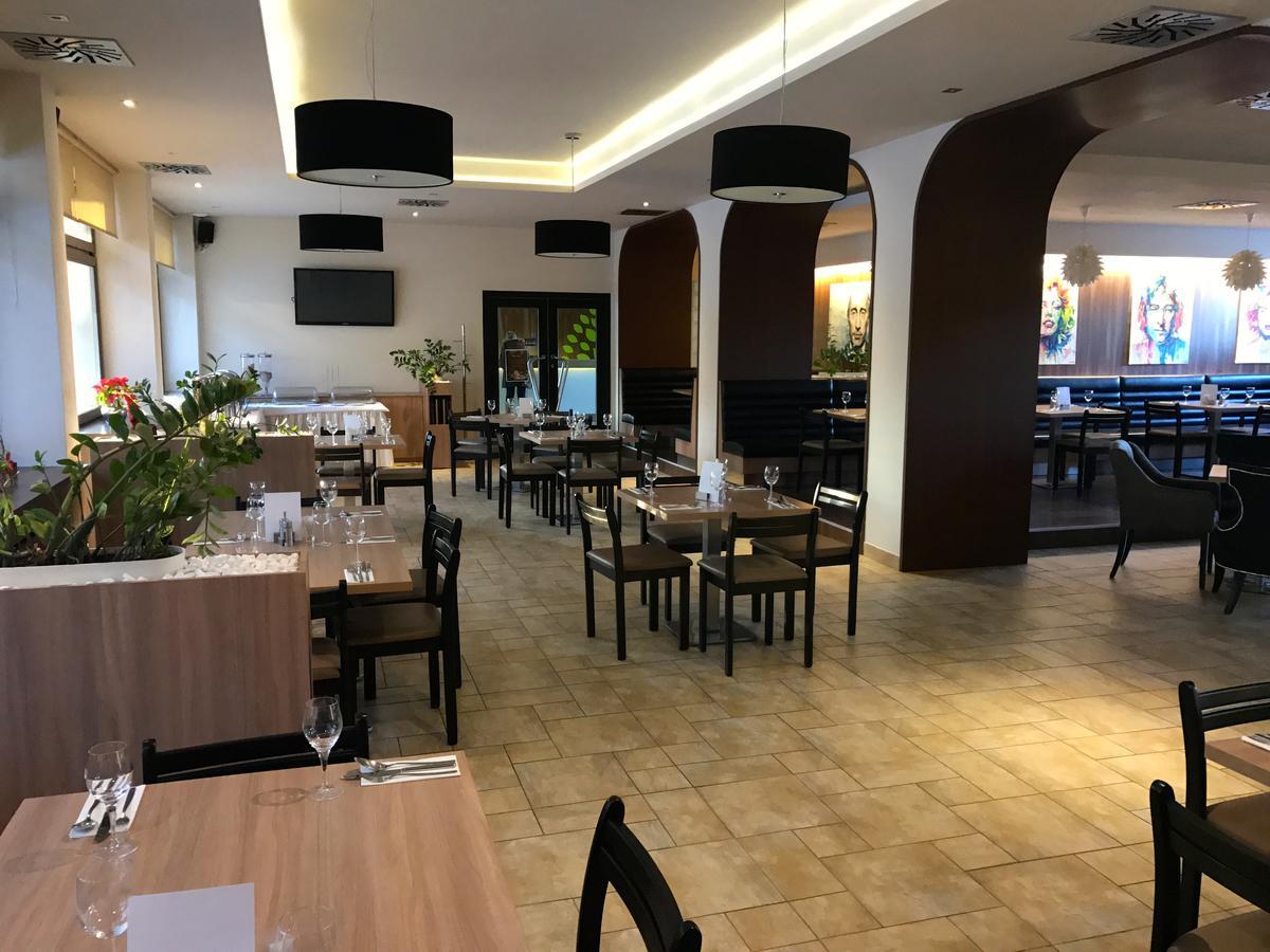 Hotel Rezident Turčianske Teplice Εξωτερικό φωτογραφία